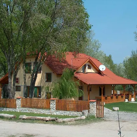 Apali Restaurant & Gæstehus Komárno
