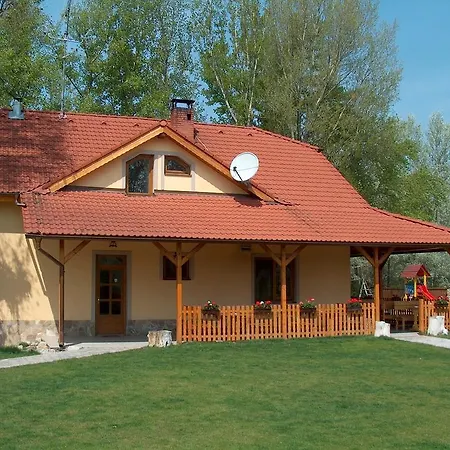 بيت ضيافة Apali Restaurant & *